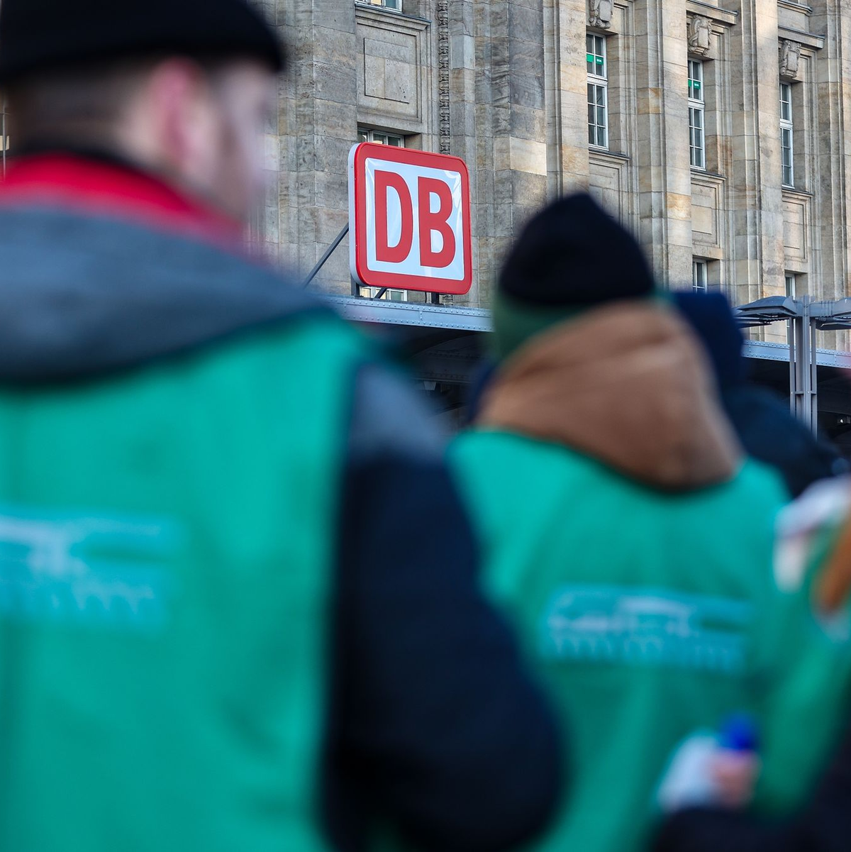 Im Tarifkonflikt ist der GDL eine Arbeitszeitreduzierung für Schichtarbeiter besonders wichtig: von 38 auf 35 Stunden pro Woche bei vollem Lohnausgleich. Die Forderung hält die Bahn für unerfüllbar. - Foto: Jan Woitas/dpa