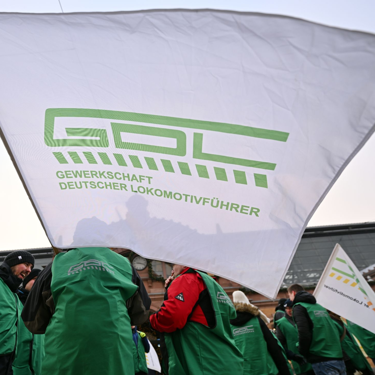 Schon wieder Streik? Der nun angekündigte Arbeitskampf wäre der vierte im laufenden Tarifkonflikt. - Foto: Martin Schutt/dpa