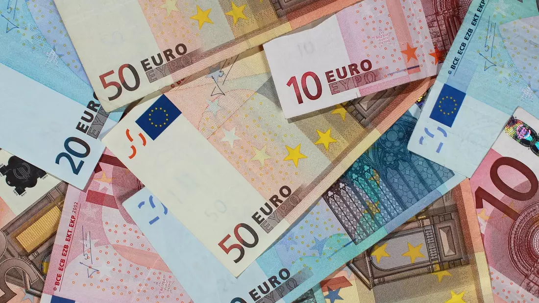 Mit dem Länderfinanzausgleich soll für annähernd gleiche Lebensverhältnisse in Deutschland gesorgt werden. - Bild: Jens Wolf/dpa