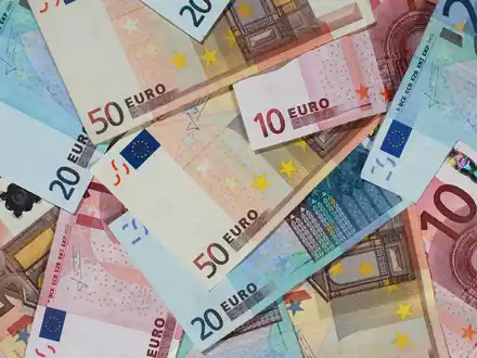 Mit dem Länderfinanzausgleich soll für annähernd gleiche Lebensverhältnisse in Deutschland gesorgt werden. - Foto: Jens Wolf/dpa