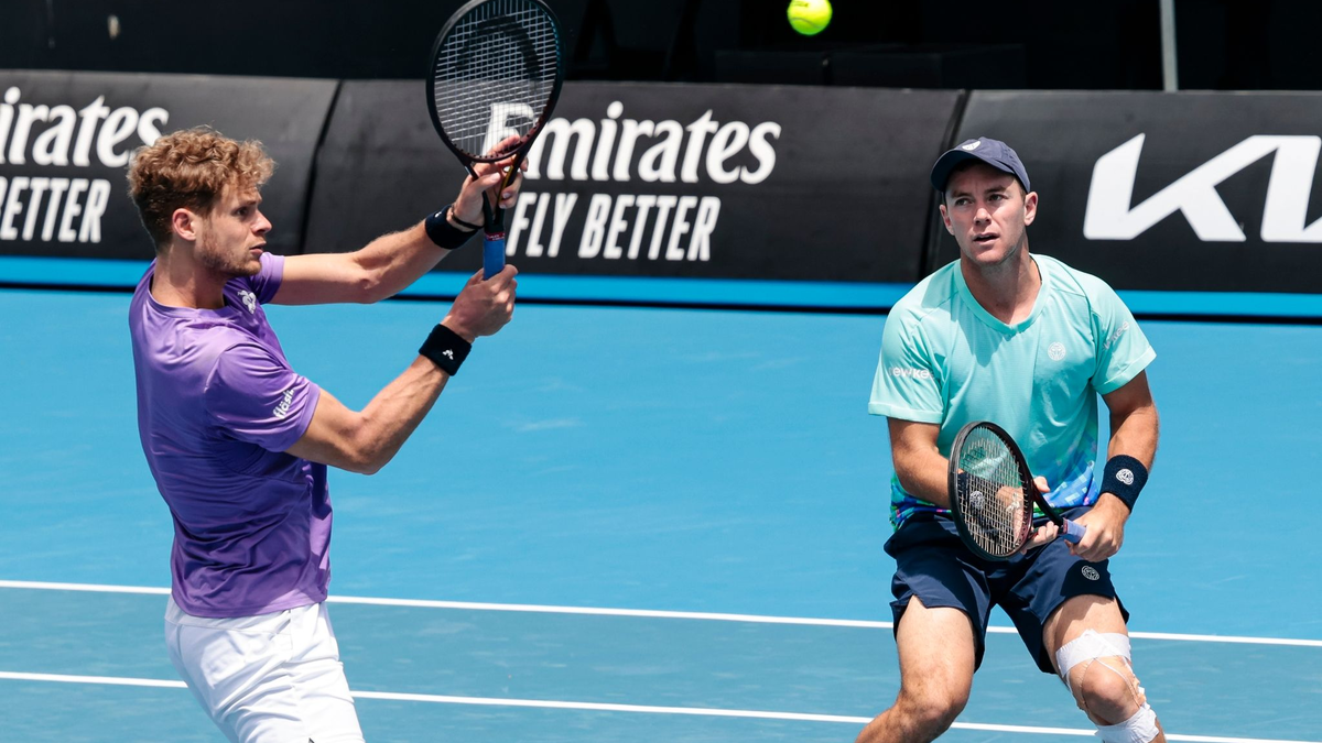 Überraschend im Halbfinale: Yannick Hanfmann (l) und Dominik Koepfer. - Foto: Frank Molter/dpa