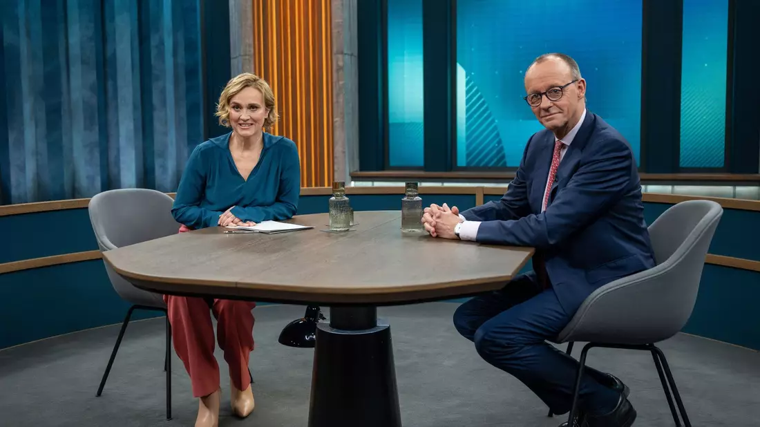 Moderatorin Caren Miosga mit ihrem ersten Gast, CDU-Chef Friedrich Merz. - Bild: Monika Skolimowska/dpa