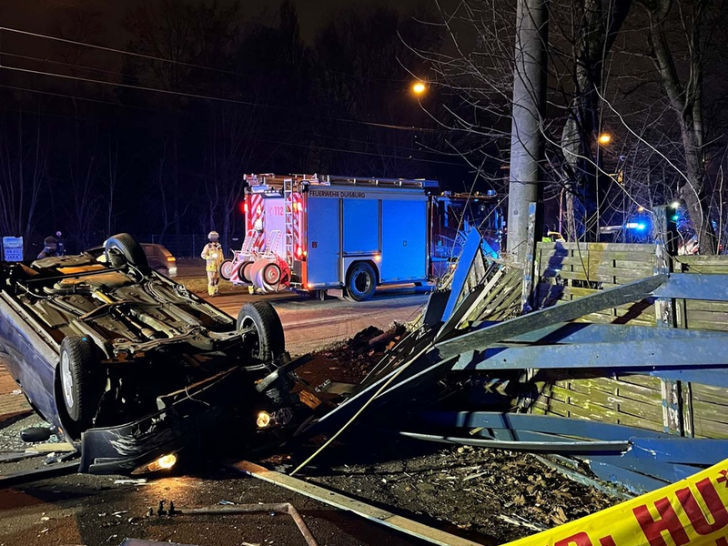 POL-DU: Fahrn: Auto überschlägt sich bei Ausweichmanöver - Zeugen gesucht - Foto: presseportal.de