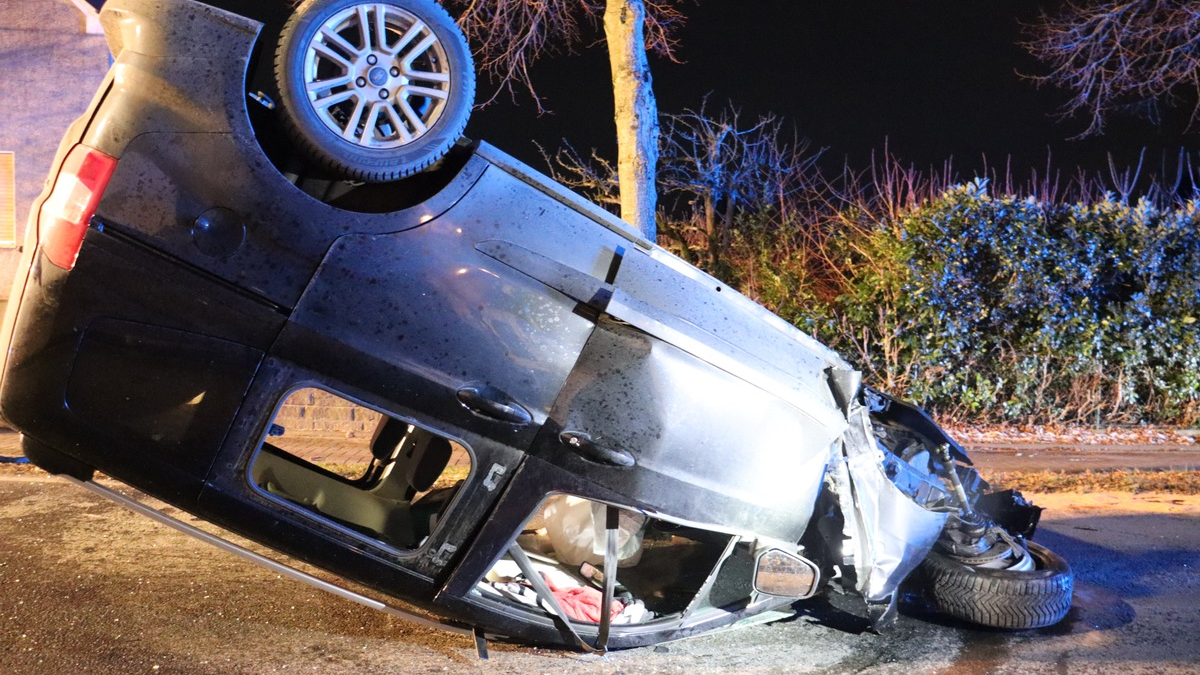POL-HF: Verkehrsunfallflucht - 20-jähriger Fahrer leicht verletzt - Foto: presseportal.de
