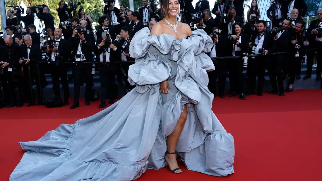 Ashley Graham beklagt den Stillstand in manchen Bereichen der Modeindustrie. - Bild: Joel C Ryan/Invision/AP/dpa