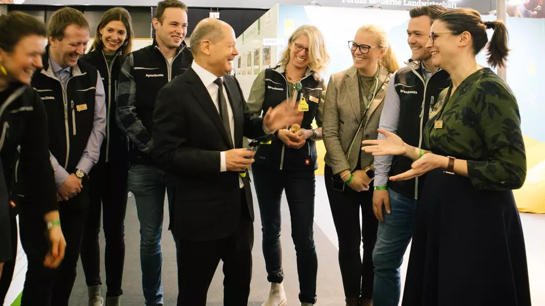 Grüne Woche: Bundeskanzler Olaf Scholz besucht ErlebnisBauernhof - Dialog und Nachhaltigkeit im Fokus - Bild: presseportal.de