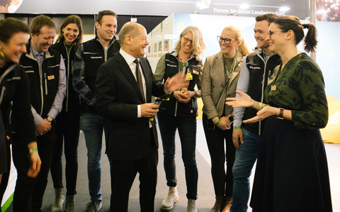 Grüne Woche: Bundeskanzler Olaf Scholz besucht ErlebnisBauernhof - Dialog und Nachhaltigkeit im Fokus - Foto: presseportal.de