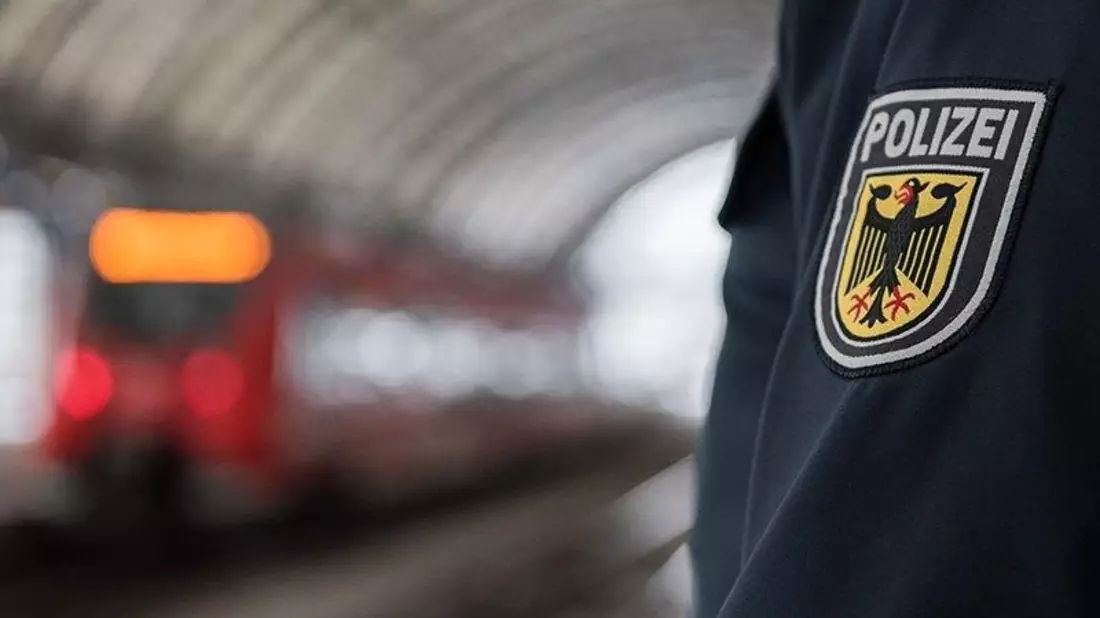 BPOL-KS: Mann will Frau auf Gleise werfen - Zeuge bedroht - Bild: presseportal.de