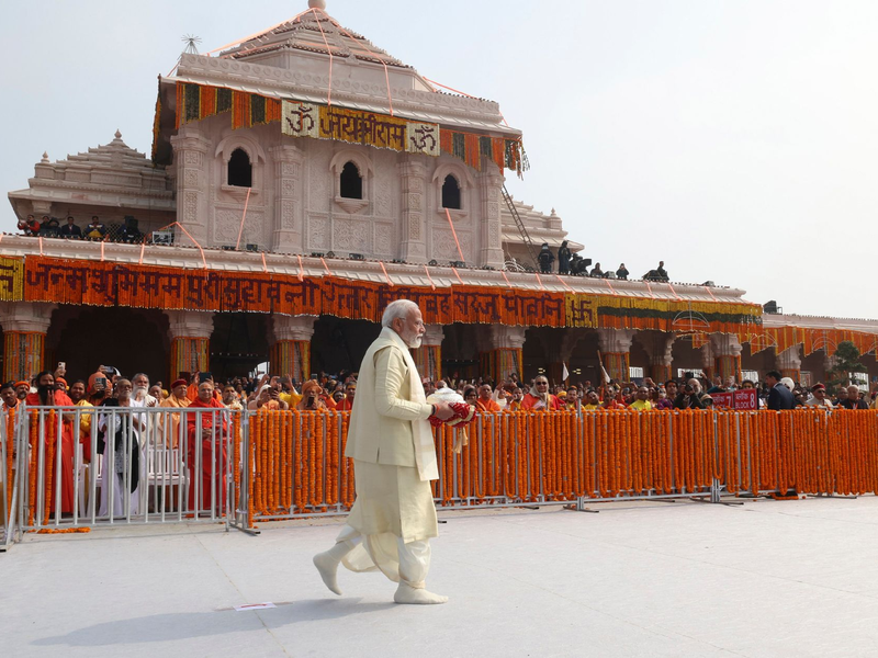Der indische Premierminister Narendra Modi während der Eröffnung des Tempels in Ayodhya. - Foto: Press Information Bureau/dpa