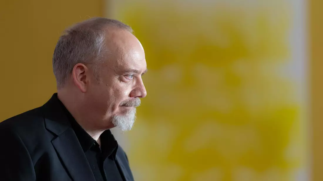 Der Schauspieler Paul Giamatti spielt in «The Holdovers» einen unbeliebten Lehrer. - Bild: Lukas Barth/dpa