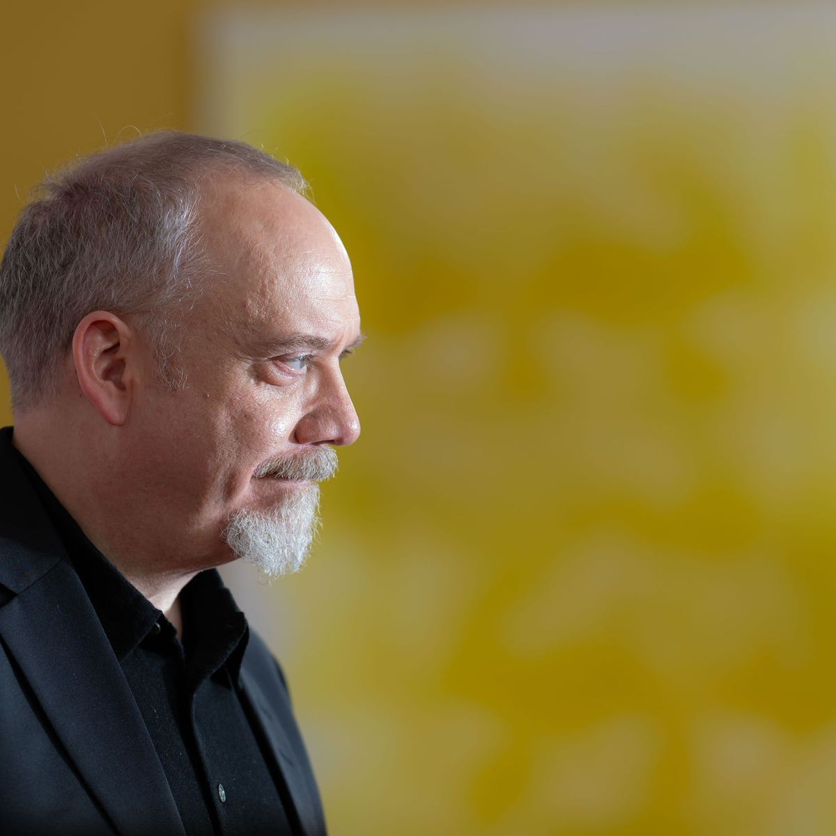 Der Schauspieler Paul Giamatti spielt in «The Holdovers» einen unbeliebten Lehrer. - Foto: Lukas Barth/dpa