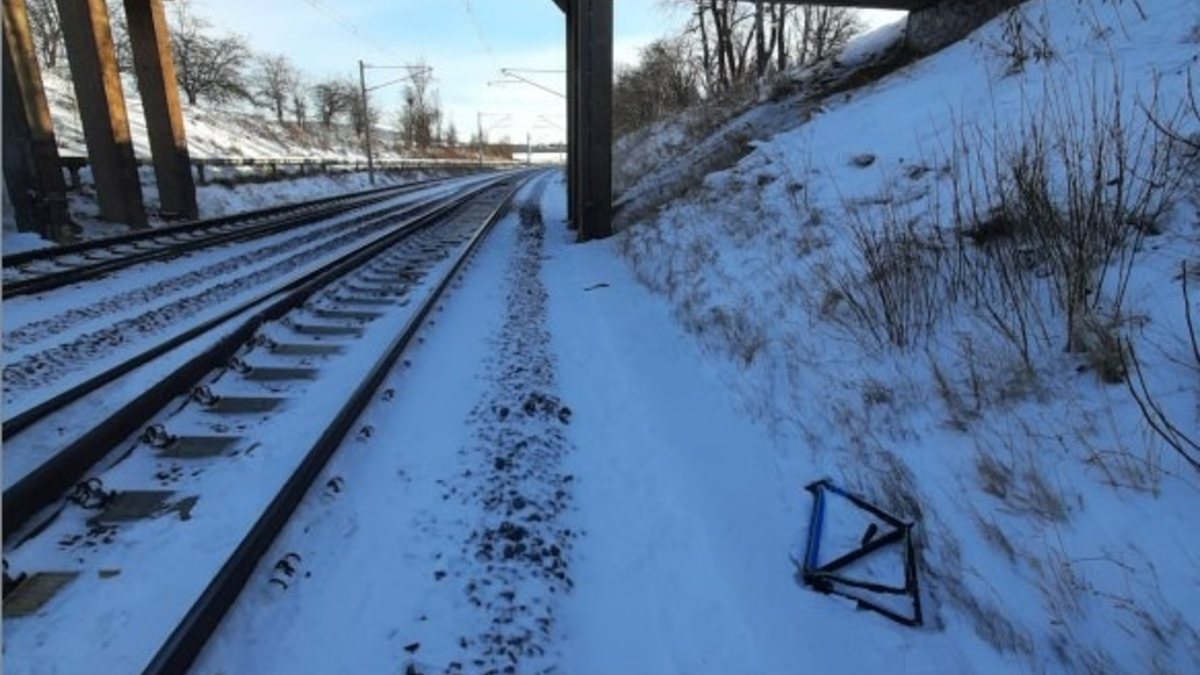 BPOLI EF: Gefährlicher Eingriff in den Bahnverkehr, Zeugen gesucht - Foto: presseportal.de