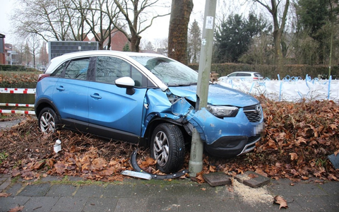 POL-COE: Billerbeck, Ludgeristraße/ Auto prallt gegen Laterne - Foto: presseportal.de