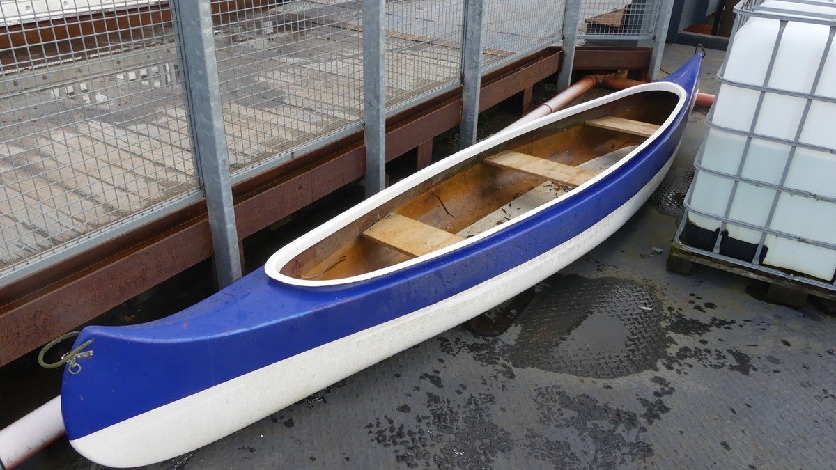 WSPI-OLD: Kanu an der Deichbrücke aufgefunden. Eigentümer wird gesucht - Foto: presseportal.de