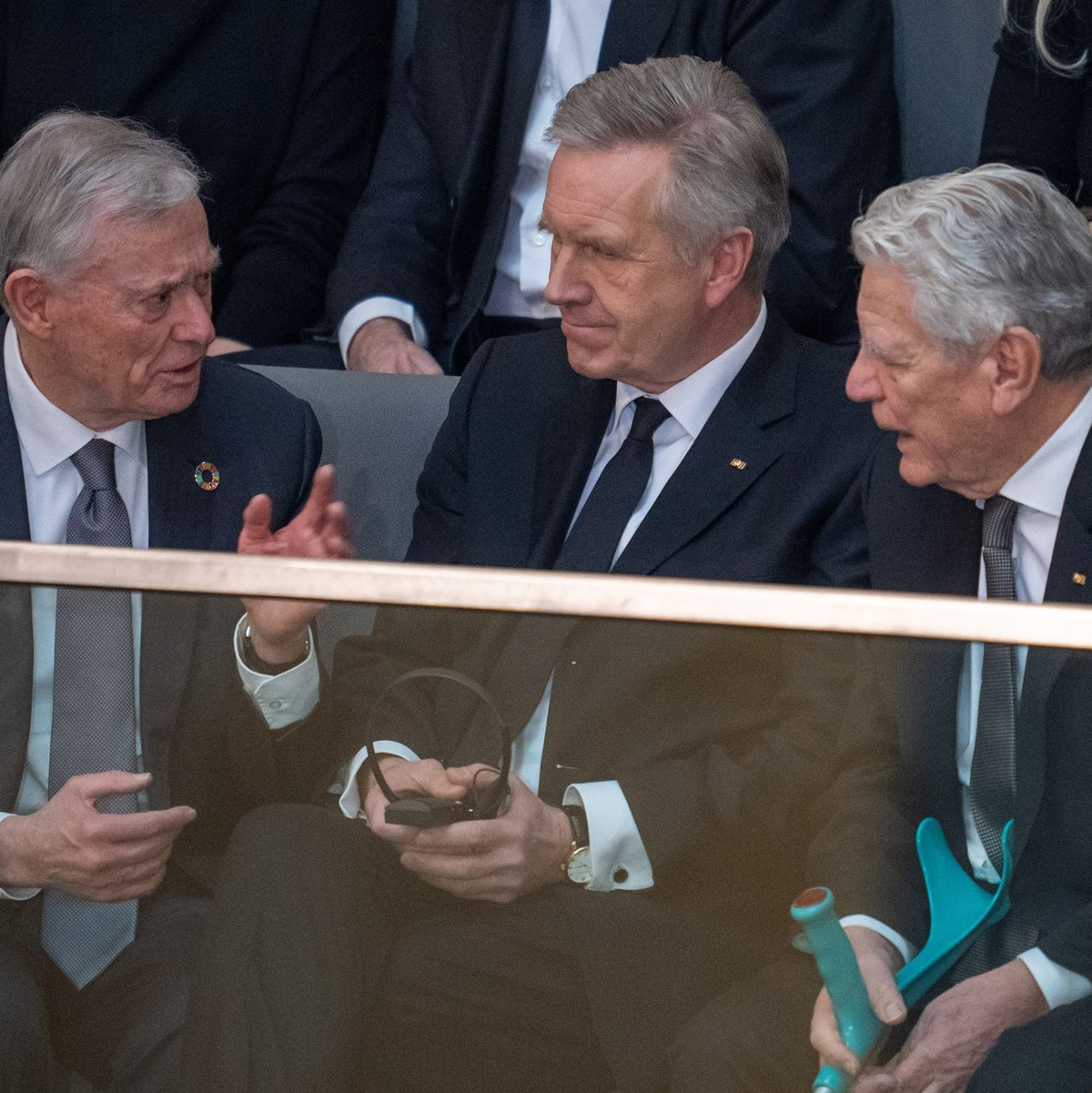 Ex-Bundespräsidenten im Gespräch: Horst Köhler (v.l.), Christian Wulff und Joachim Gauck. - Foto: Michael Kappeler/dpa