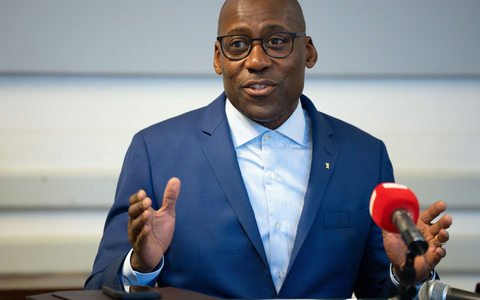 «Ich werde mich weiter für die diskriminierungsfreie Entwicklung der Berliner Kultur einsetzen», versichert Berlins Kultursenator Joe Chialo. - Foto: Soeren Stache/dpa