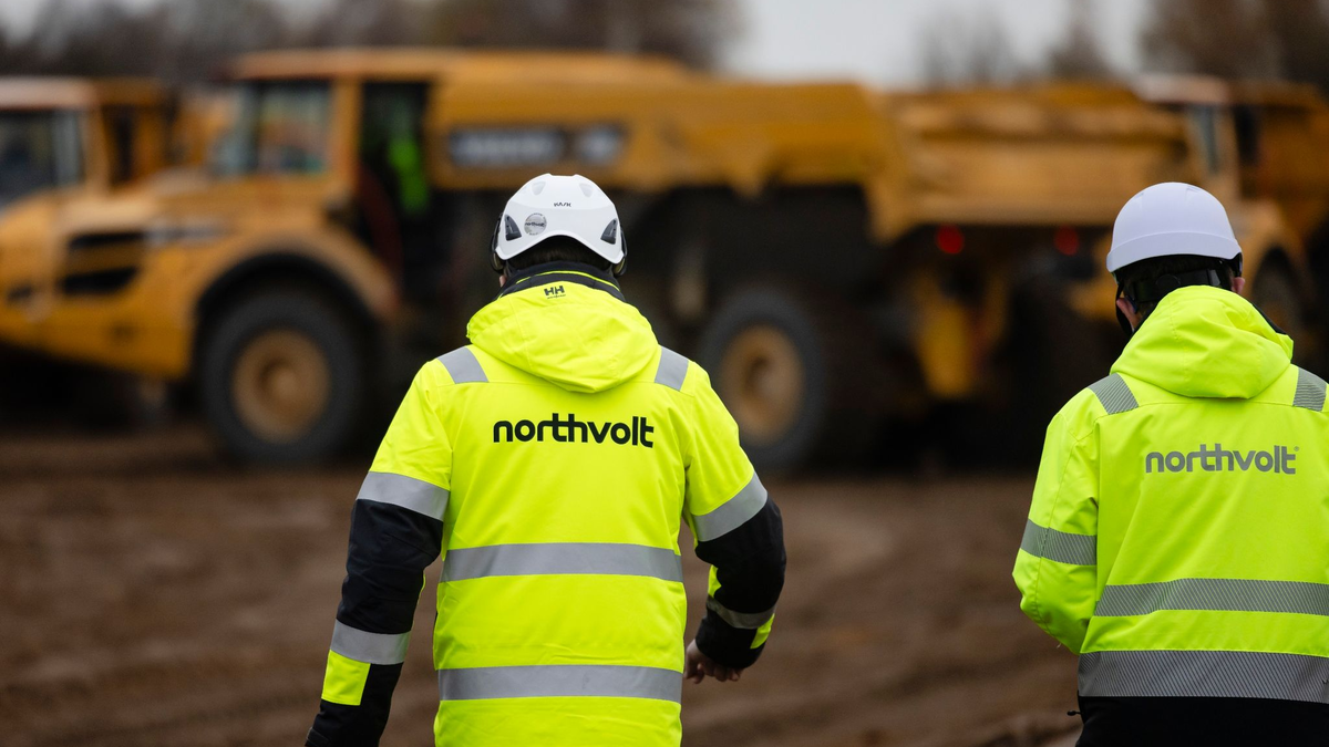 Mitarbeiter der Firma Northvolt auf einer Baustelle im Kreis Dithmarschen. - Foto: Frank Molter/dpa