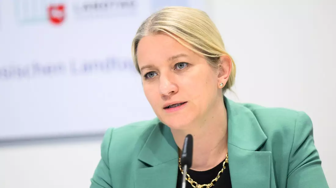 Einige Delikte sollten nach Ansicht von Niedersachsens Justizministerin Kathrin Wahlmann (SPD) härter bestraft werden. - Bild: Julian Stratenschulte/dpa