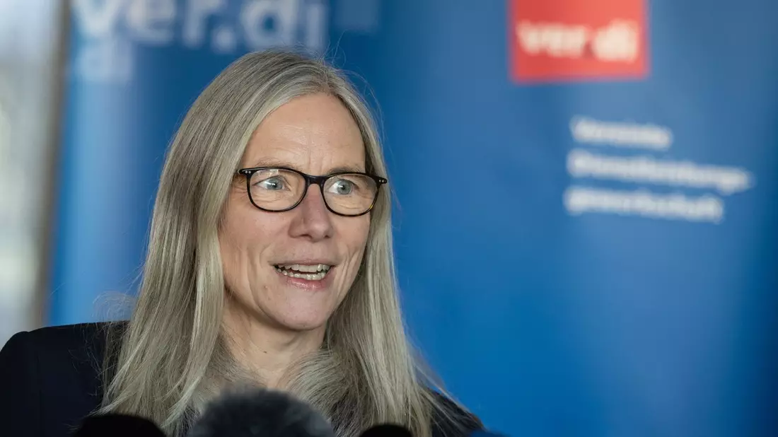 Verdi-Bundesvorstandsmitglied Silke Zimmer schlägt Alarm: Wegen niedriger Löhne seien 90 Prozent der Beschäftigten von Altersarmut bedroht. Nun brauche es in den Tarifverhandlungen für den Einzelhandel endlich Ergebnisse. - Bild: Hannes P. Albert/dpa