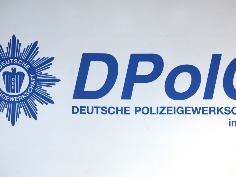 Die Polizeigewerkschaft hat einen Brief an Frank-Walter Steinmeier geschrieben. Der Grund: verfassungsrechtliche Bedenken in Bezug auf den neuen Polizeibeauftragten des Bundes. - Foto: picture alliance / dpa