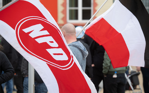 Die NPD, heute Die Heimat, wird von der Parteienfinanzierung ausgeschlossen. - Foto: Stefan Sauer/dpa