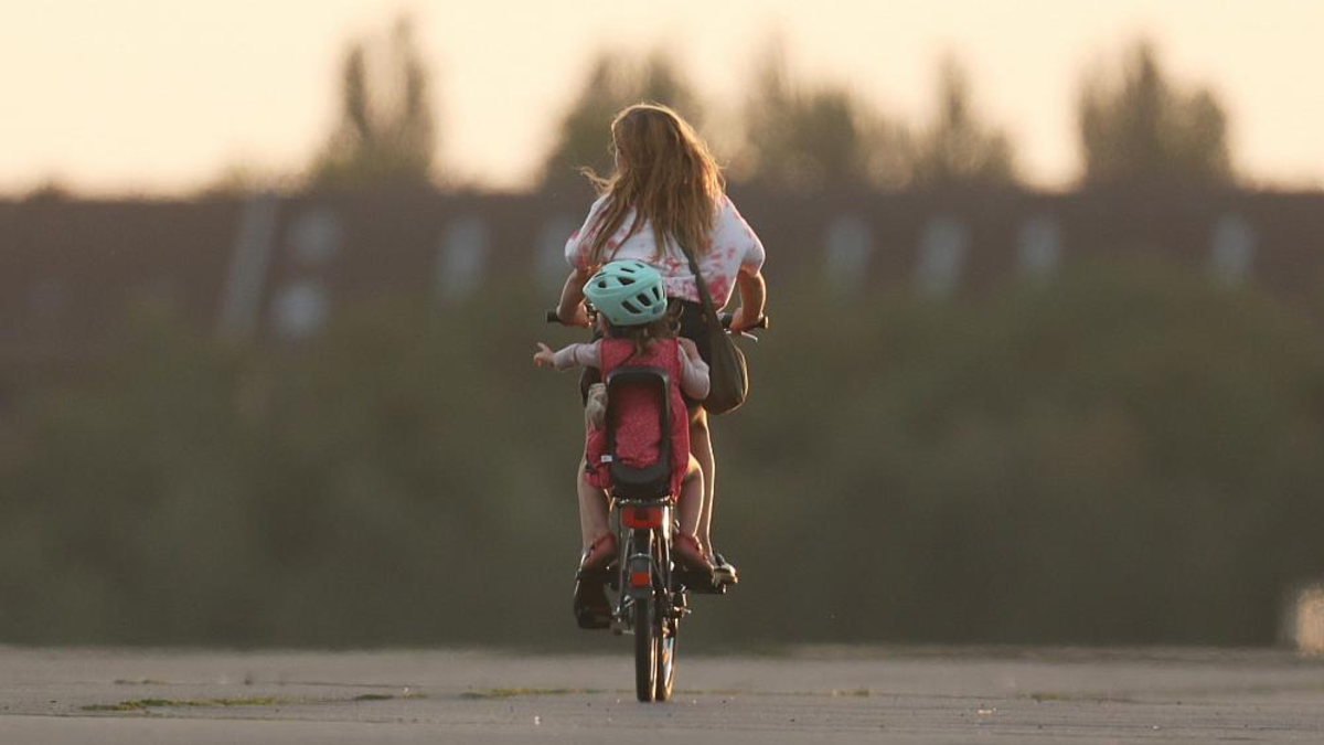 Frau mit Kind (Archiv) - Foto: über dts Nachrichtenagentur