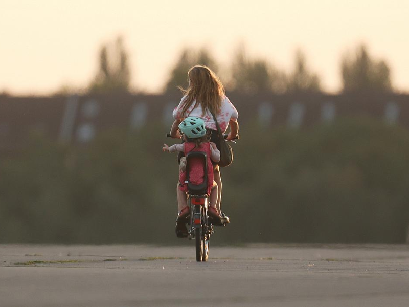 Frau mit Kind (Archiv) - Foto: über dts Nachrichtenagentur