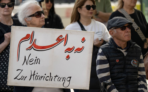 Gegen die jüngsten Hinrichtungen im Iran protestieren Exil-Iraner in Frankfurt (Archivbild). - Foto: Boris Roessler/dpa