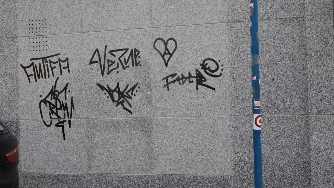 POL-SI: Mehrere Sachbeschädigungen durch Graffiti im Umfeld der Siegener Oberstadt - #polsiwi - Bild: presseportal.de