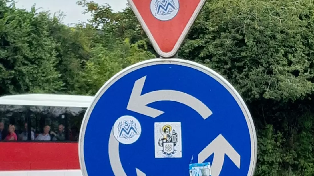 POL-EL: Landkreis Emsland - Aufkleber verursachten einen Schaden i.h.v. mehreren tausend Euro - Bild: presseportal.de