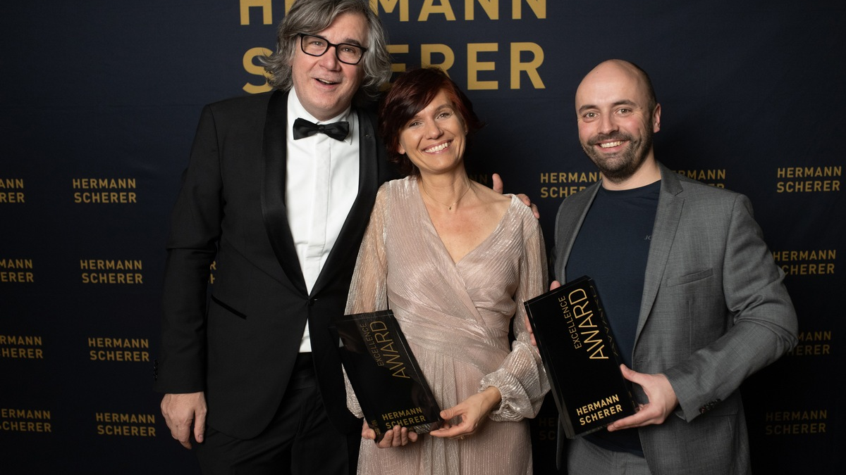 Urologin Dr. Monika Kibele und Julian Moosmann erhalten den Excellence Award - Foto: presseportal.de