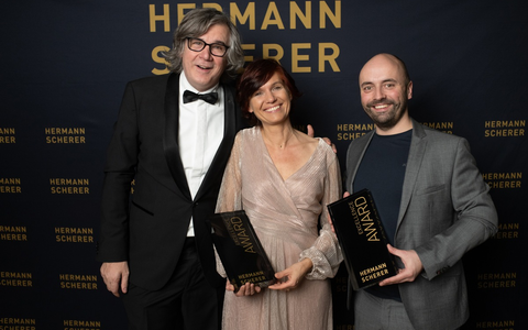 Urologin Dr. Monika Kibele und Julian Moosmann erhalten den Excellence Award - Foto: presseportal.de