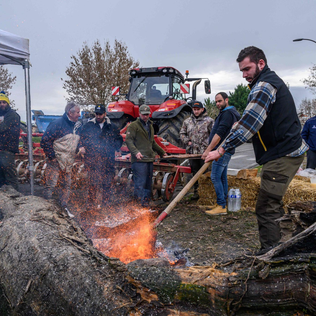 Im Bereich Toulouse in Südfrankreich dauern die Blockaden mehrerer Autobahnen nach Angaben der Behörden an. - Foto: Ed Jones/AFP/dpa
