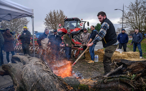 Im Bereich Toulouse in Südfrankreich dauern die Blockaden mehrerer Autobahnen nach Angaben der Behörden an. - Foto: Ed Jones/AFP/dpa
