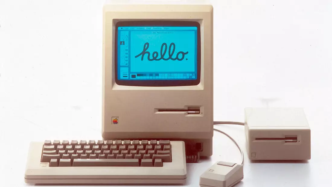 Der erste Mac. Er wurde vor 40 Jahren - am 24. Januar 1984 - von Apple-Mitbegründer Steve Jobs in Cupertino der Öffentlichkeit vorgestellt. - Bild: Apple/dpa