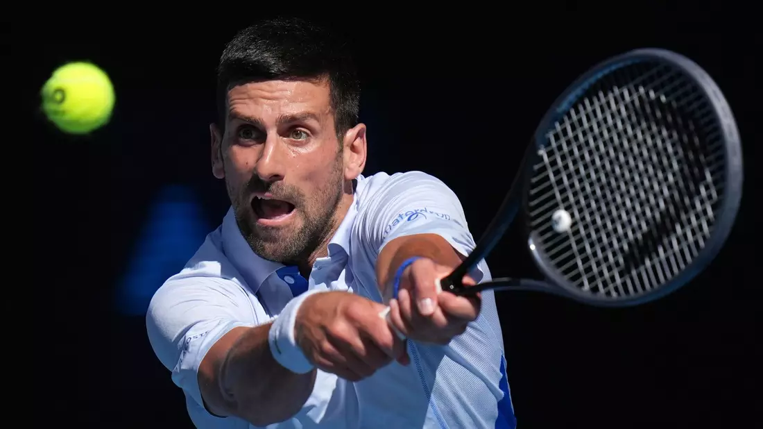Titelverteidiger Novak Djokovic ist bei den Australian Open weiter nicht in Topform. - Bild: Andy Wong/AP/dpa