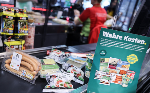Bei der «Wahre-Kosten-Aktion» des Discounters Penny gab es interessante Ergebnisse. - Foto: Oliver Berg/dpa