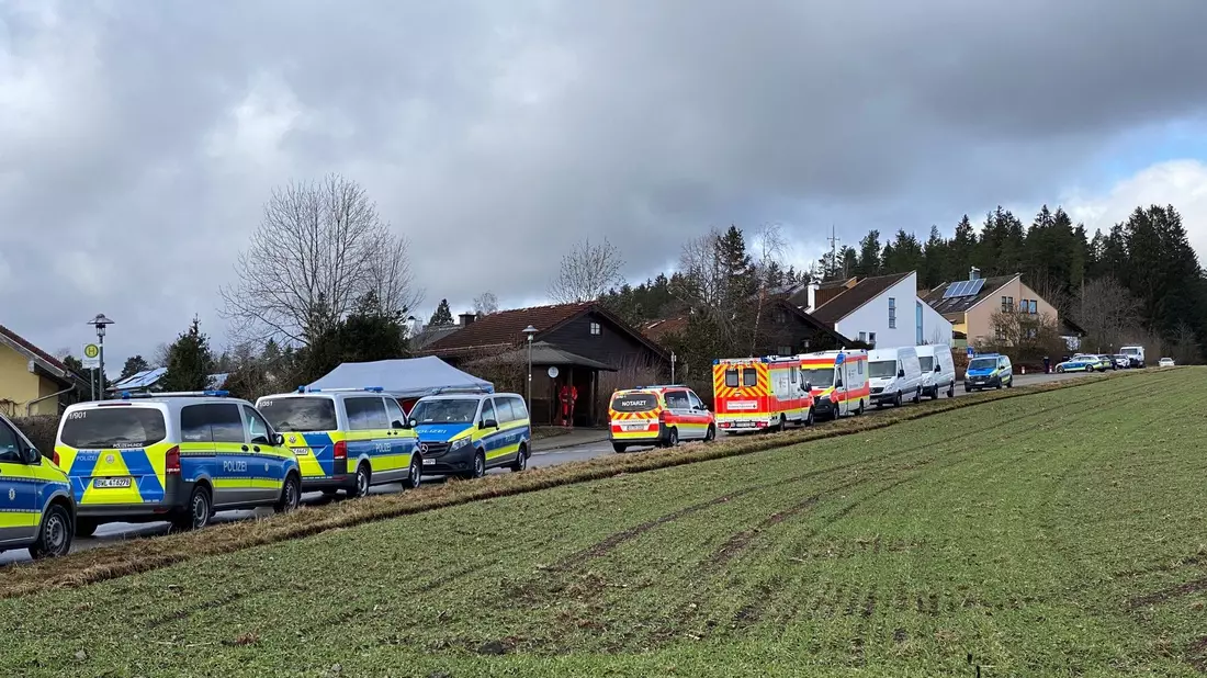Die Polizei war mit einem Großaufgebot im Einsatz. - Bild: Silas Stein/dpa