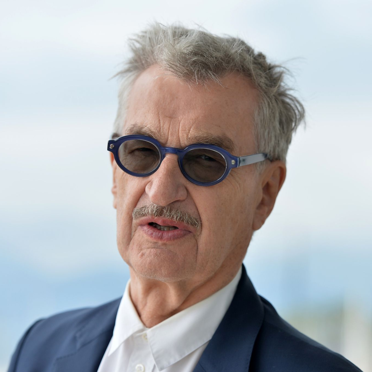 Wim Wenders, deutscher Regisseur, vor der Premiere seines Wettbewerbsfilmes «Perfect Days». Wenders ist in der Sparte bester internationaler Film für einen Oscar nominiert. - Foto: Stefanie Rex/dpa