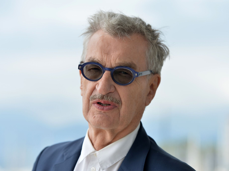 Wim Wenders, deutscher Regisseur, vor der Premiere seines Wettbewerbsfilmes «Perfect Days». Wenders ist in der Sparte bester internationaler Film für einen Oscar nominiert. - Foto: Stefanie Rex/dpa