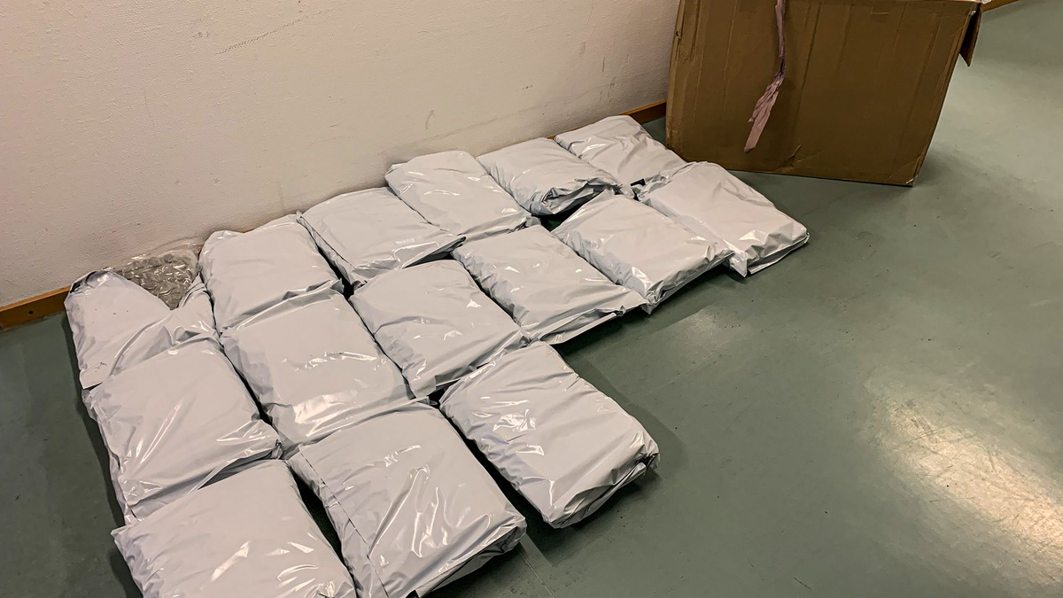 POL-GI: Fernwald/ B457: Größerer Drogenfund bei Verkehrsunfall - Foto: presseportal.de