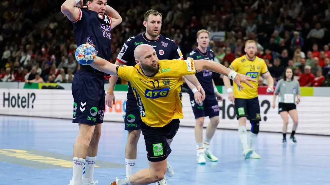 Schwedens Oscar Bergendahl kommt zum Wurf. - Bild: Christian Charisius/dpa