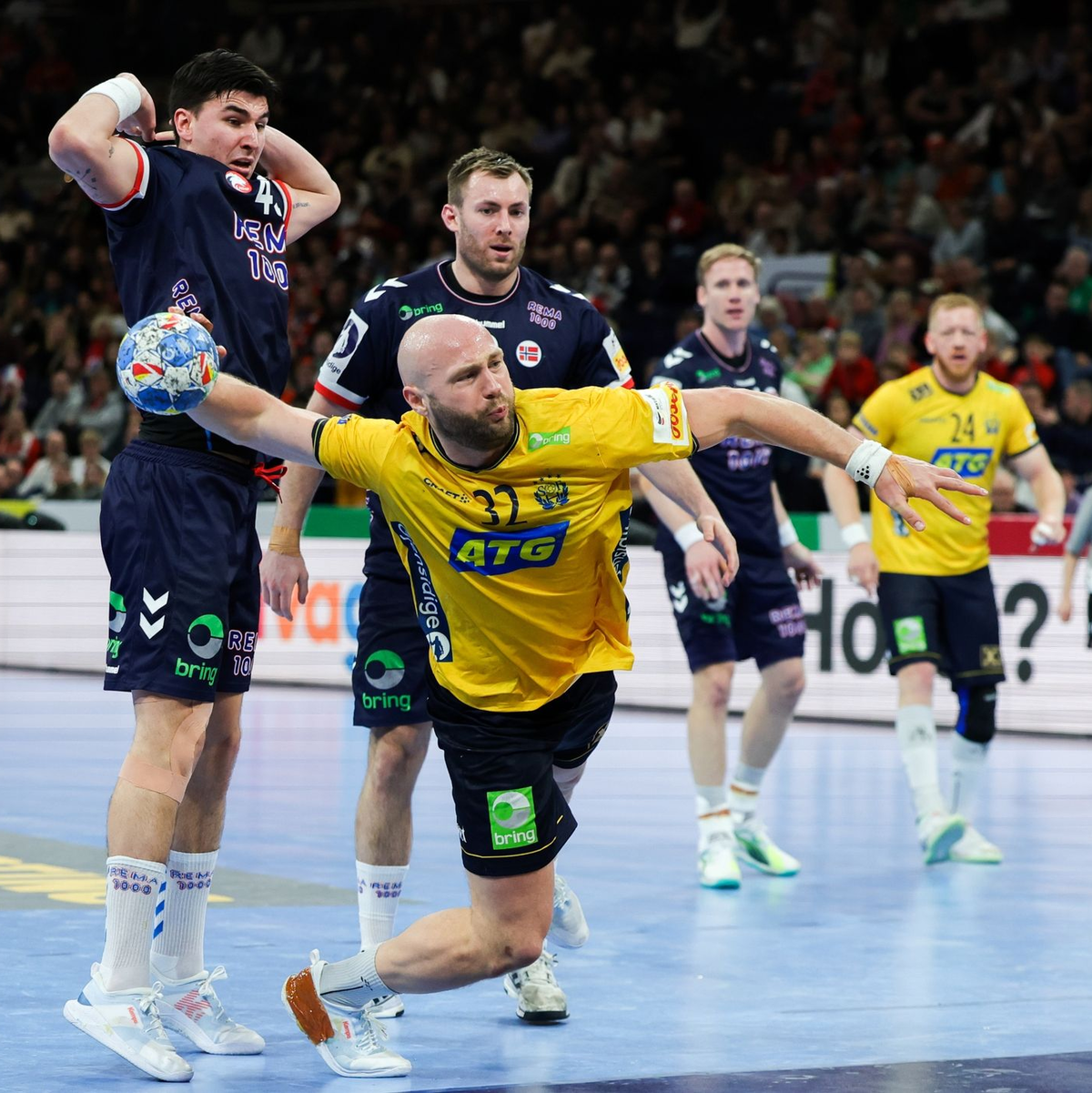 Schwedens Oscar Bergendahl kommt zum Wurf. - Foto: Christian Charisius/dpa