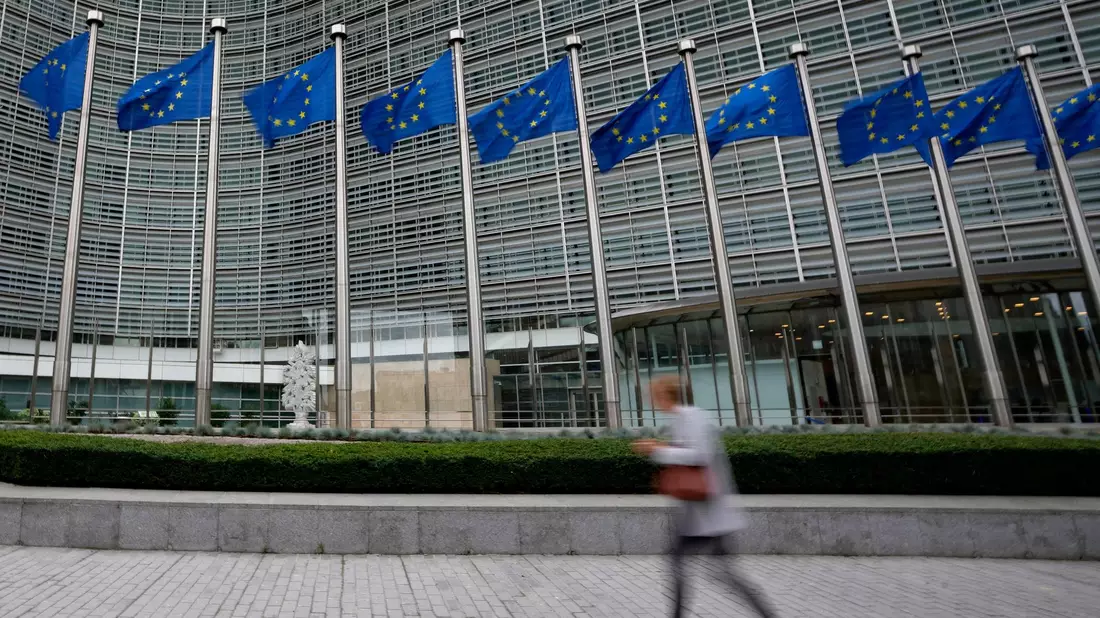 Grüner und digitaler: Einer Untersuchung zufolge wird bislang in der EU nicht kontinuierlich genug investiert - und vor allem nicht genug Geld. - Bild: Virginia Mayo/AP/dpa