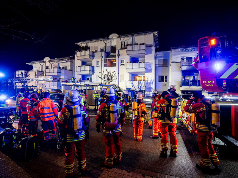 Bei einem Feuer in einem Mehrfamilienhaus in Baden-Württemberg sind drei Menschen ums Leben gekommen. - Foto: Karsten Schmalz/KS-Images.de/dpa