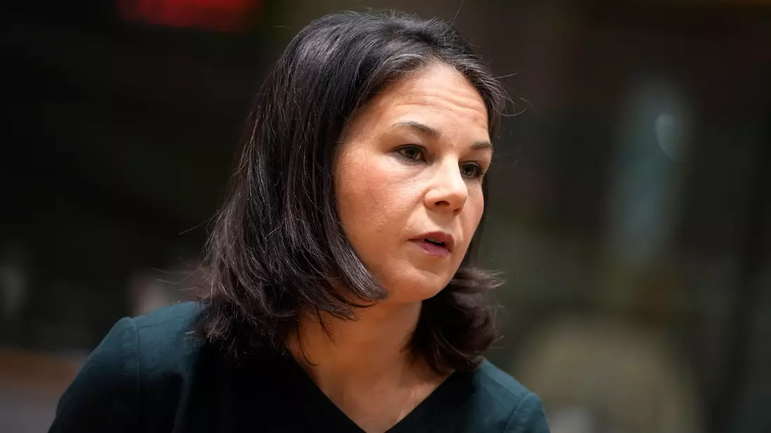 «Wir müssen den Druck auf beide Seiten erhöhen»: Bundesaußenministerin Annalena Baerbock. - Bild: Virginia Mayo/AP/dpa