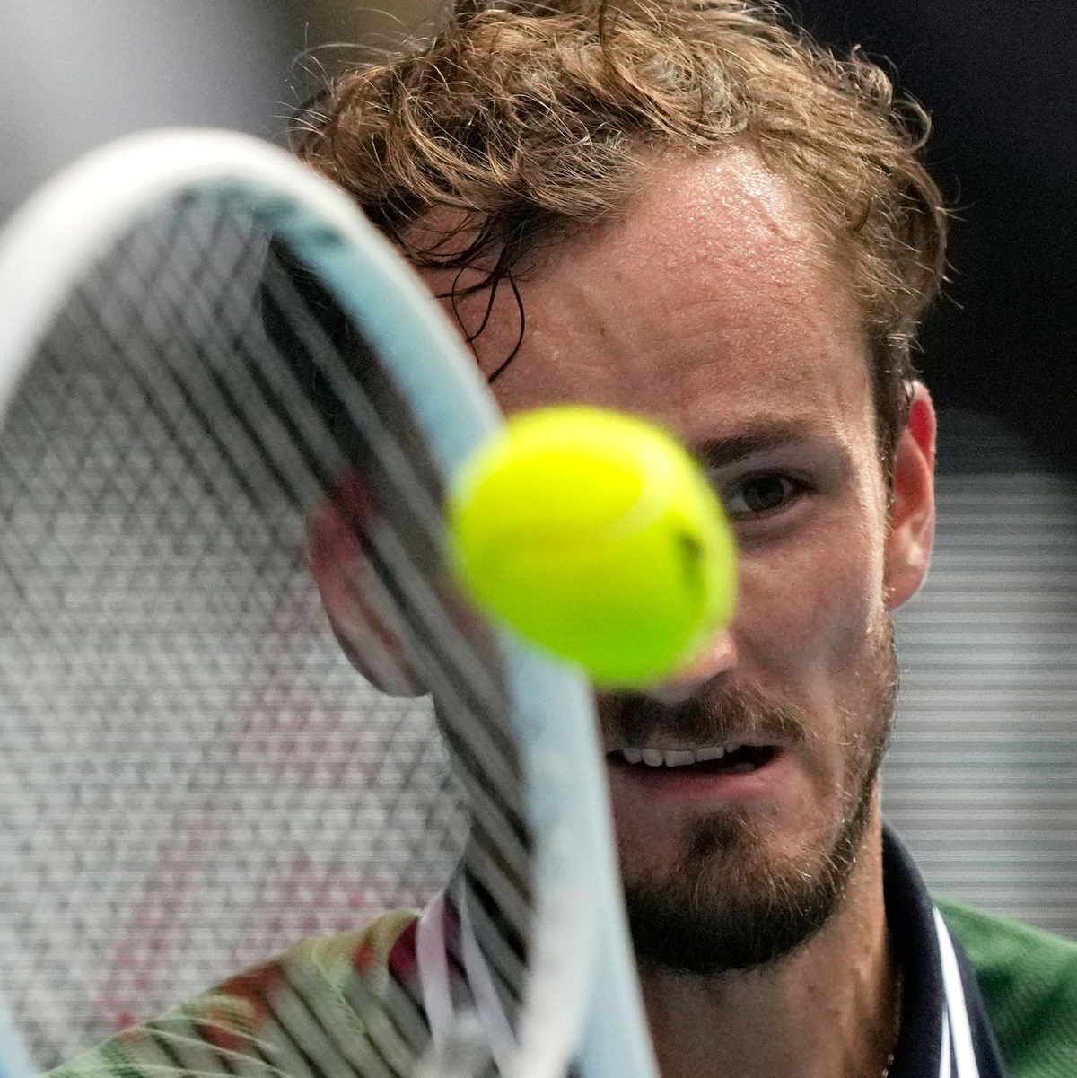 Daniil Medwedew ist bei den Australian Open ins Halbfinale eingezogen. - Foto: Louise Delmotte/AP