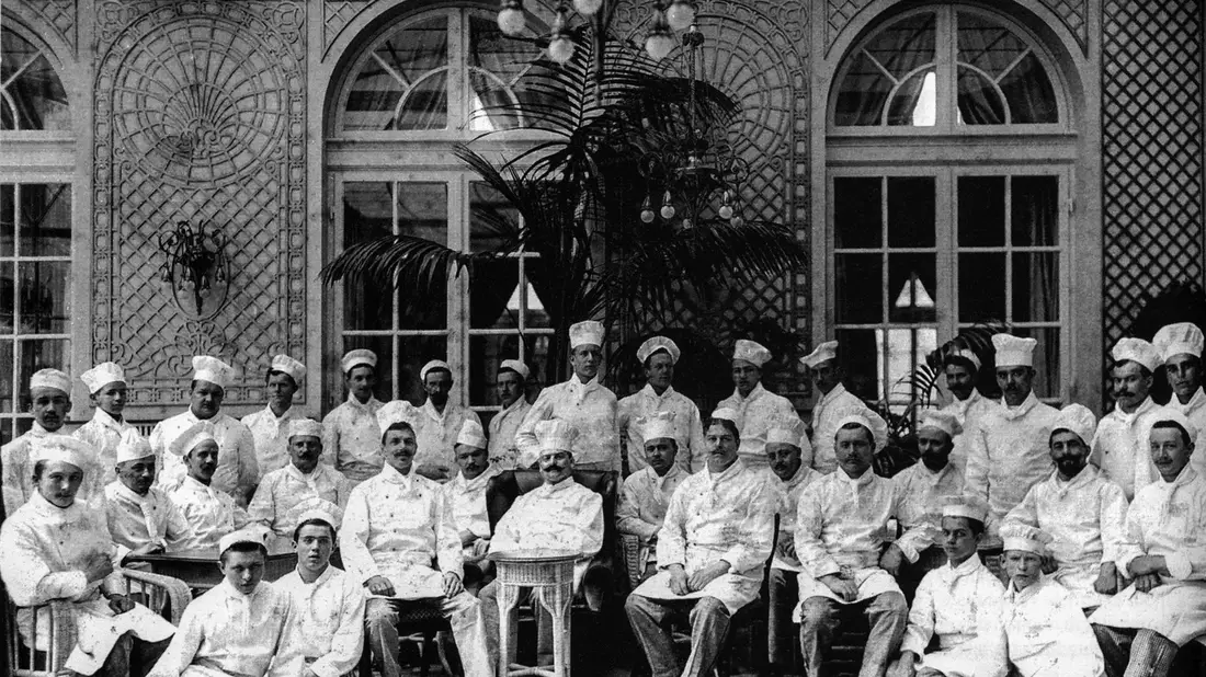 Die Küchen Crew im Adlon. - Bild: --/Kempinski Hotels /dpa