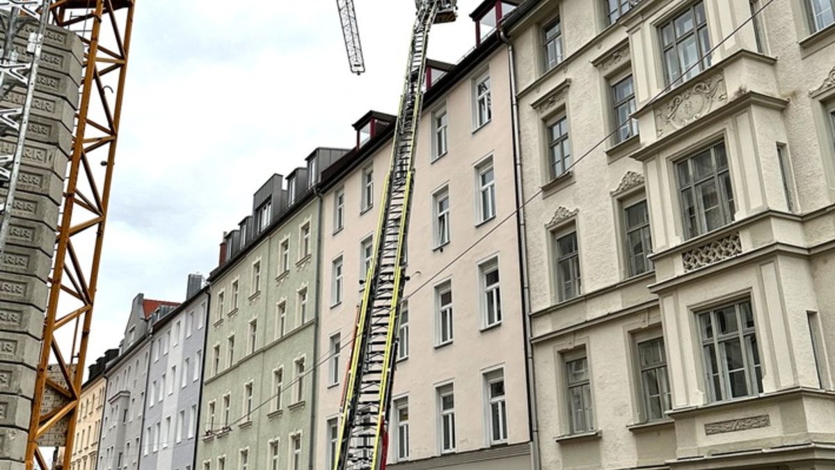 FW-M: Baukran beschädigt Wohngebäude (Isarvorstadt) - Foto: presseportal.de