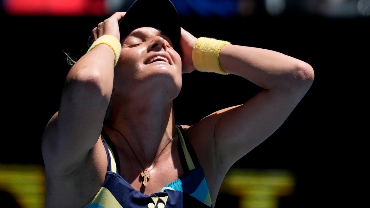 Dajana Jastremska jubelt über ihren Eiunzug ins Halbfinale der Australian Open. - Foto: Alessandra Tarantino/AP